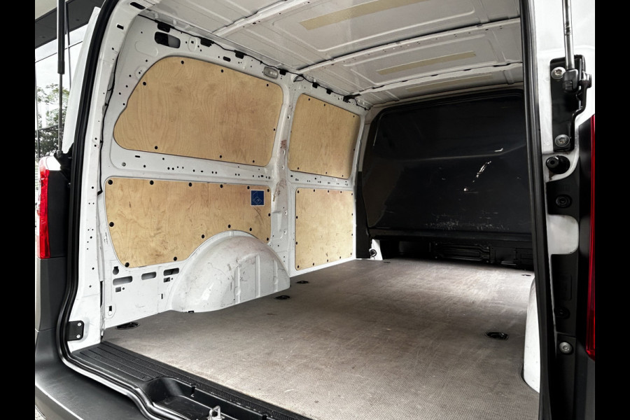 Mercedes-Benz Vito 110 CDI L2 Lang RWD // € 399,- p/mnd // Airco // Achterklep // 12 mnd Garantie // 2.000kg // Bank // Radio // CV // Betimmering