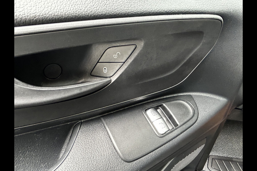 Mercedes-Benz Vito 110 CDI L2 Lang RWD // € 399,- p/mnd // Airco // Achterklep // 12 mnd Garantie // 2.000kg // Bank // Radio // CV // Betimmering