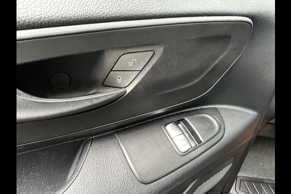 Mercedes-Benz Vito 110 CDI L2 Lang RWD // € 399,- p/mnd // Airco // Achterklep // 12 mnd Garantie // 2.000kg // Bank // Radio // CV // Betimmering