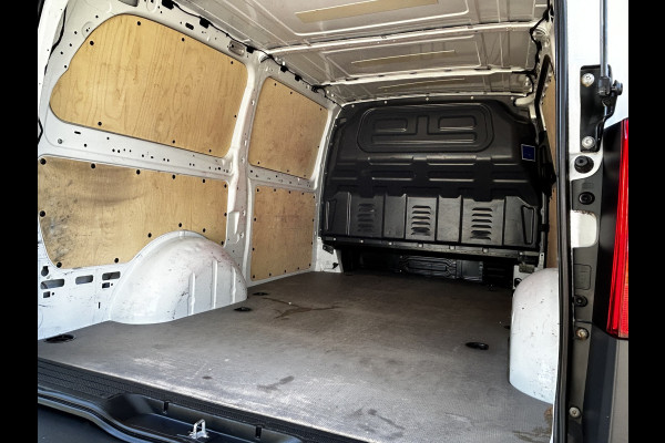 Mercedes-Benz Vito 110 CDI L2 Lang // Trekhaak // € 384,- p/mnd // Airco // 12 mnd Garantie // Bank // Radio // CV // Betimmering // Wieldoppen
