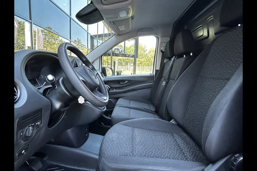 Mercedes-Benz Vito 110 CDI L2 Lang // Trekhaak // € 384,- p/mnd // Airco // 12 mnd Garantie // Bank // Radio // CV // Betimmering // Wieldoppen