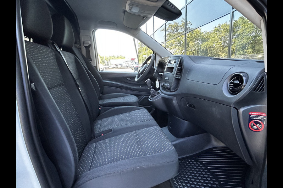 Mercedes-Benz Vito 110 CDI L2 Lang // Trekhaak // € 384,- p/mnd // Airco // 12 mnd Garantie // Bank // Radio // CV // Betimmering // Wieldoppen