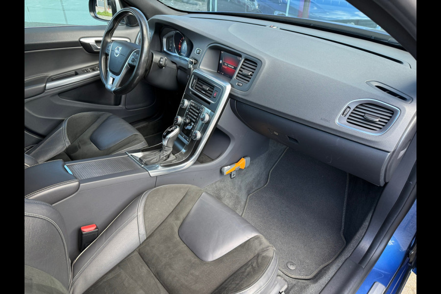 Volvo V60 2.0 T4 Business Sport R Design - Automaat - Navi - Trekhaak - Org.NL