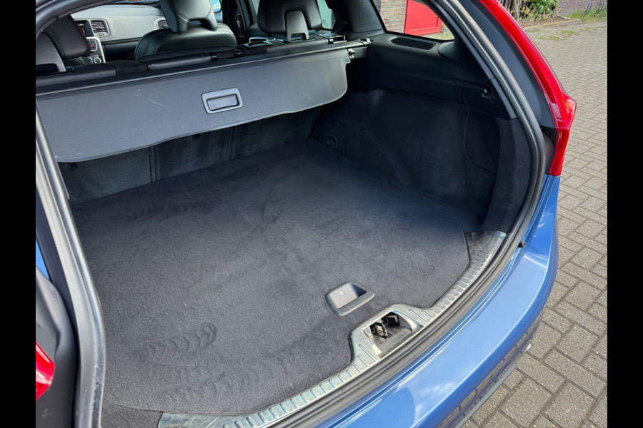 Volvo V60 2.0 T4 Business Sport R Design - Automaat - Navi - Trekhaak - Org.NL