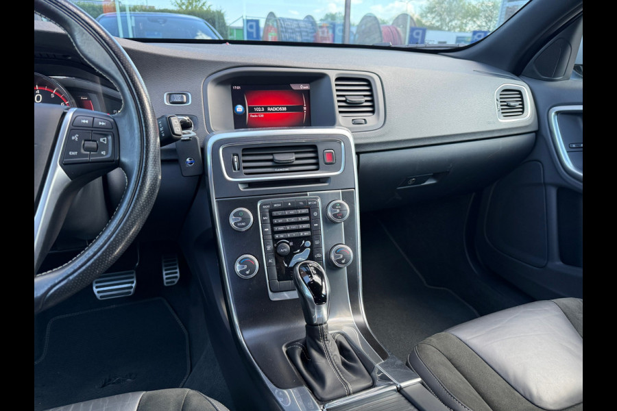 Volvo V60 2.0 T4 Business Sport R Design - Automaat - Navi - Trekhaak - Org.NL