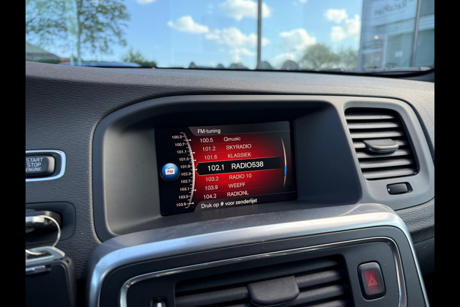 Volvo V60 2.0 T4 Business Sport R Design - Automaat - Navi - Trekhaak - Org.NL