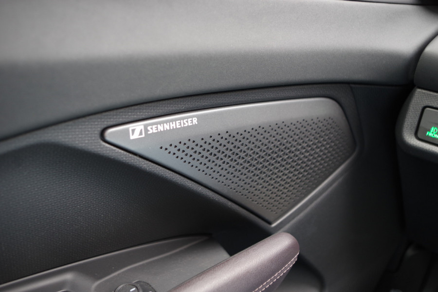 CUPRA Terramar 1.5 TSI e-Hybrid 272 PK VZ America s CUP, Leder, Panoramadak, Sennheiser Sound, Kuipstoelen, Martix-LED
