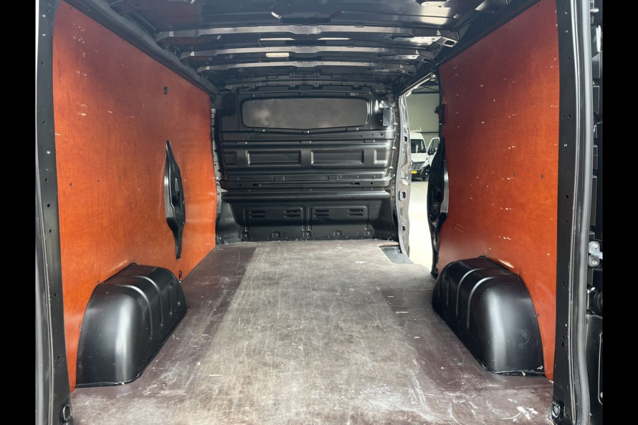 Renault Trafic 2.0 dCi 150pk E6 L2 Work Edition 3p Lease €372 p/m, Airco, Navi Carplay, PDC, Led, Imperiaal, Trekhaak, Cruise controle, Onderhoudshistorie aanwezig