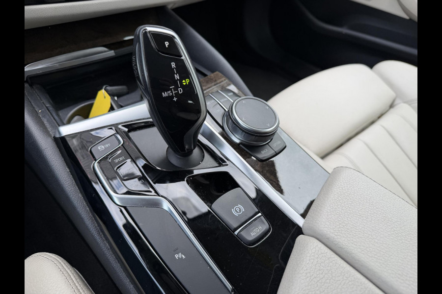 BMW 5 Serie Touring 520d High Executive | Camera | Lederen Bekleding | Elektrische Trekhaak | Elektrische Achterklep |