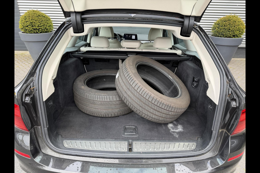 BMW 5 Serie Touring 520d High Executive | Camera | Lederen Bekleding | Elektrische Trekhaak | Elektrische Achterklep |