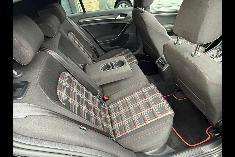 Volkswagen Golf 2.0 TSI GTI Performance / PANORAMA / VIRTUAL COCKPIT / CAMERA / INRUIL MOG.
