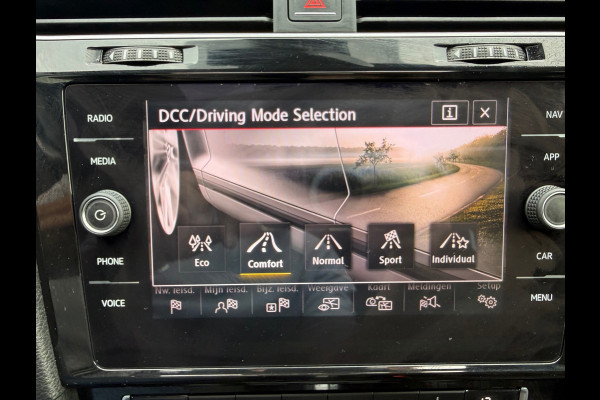 Volkswagen Golf 2.0 TSI GTI Performance / PANORAMA / VIRTUAL COCKPIT / CAMERA / INRUIL MOG.