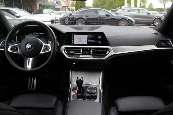 BMW 3 Serie Touring 330i High Exe. M Sport / M340 uitgevoerd / Leder&Alcantara / CarPlay / 19'' / Parkeerhulp V+A / Stoelverwarming / Sportstoelen / DAB / Cruise Control