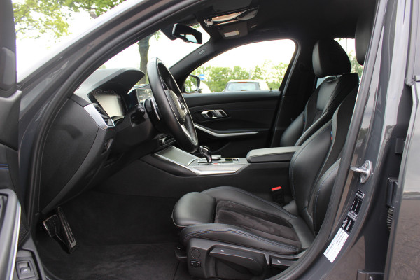 BMW 3 Serie Touring 330i High Exe. M Sport / M340 uitgevoerd / Leder&Alcantara / CarPlay / 19'' / Parkeerhulp V+A / Stoelverwarming / Sportstoelen / DAB / Cruise Control