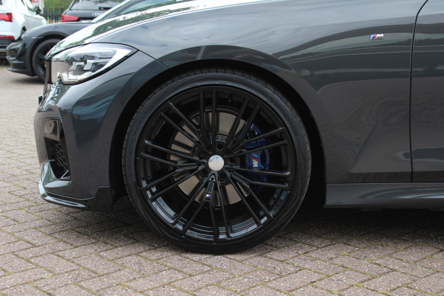 BMW 3 Serie Touring 330i High Exe. M Sport / M340 uitgevoerd / Leder&Alcantara / CarPlay / 19'' / Parkeerhulp V+A / Stoelverwarming / Sportstoelen / DAB / Cruise Control