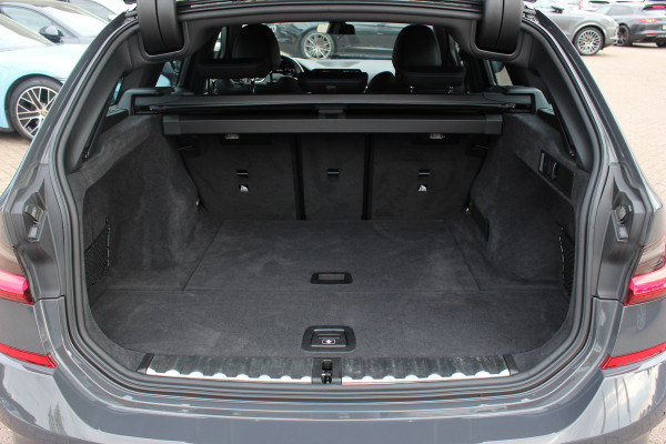 BMW 3 Serie Touring 330i High Exe. M Sport / M340 uitgevoerd / Leder&Alcantara / CarPlay / 19'' / Parkeerhulp V+A / Stoelverwarming / Sportstoelen / DAB / Cruise Control
