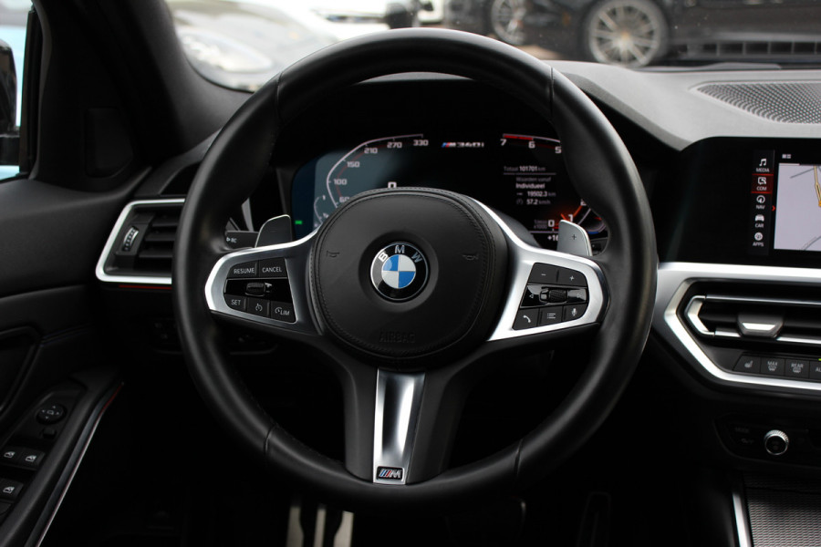 BMW 3 Serie Touring 330i High Exe. M Sport / M340 uitgevoerd / Leder&Alcantara / CarPlay / 19'' / Parkeerhulp V+A / Stoelverwarming / Sportstoelen / DAB / Cruise Control