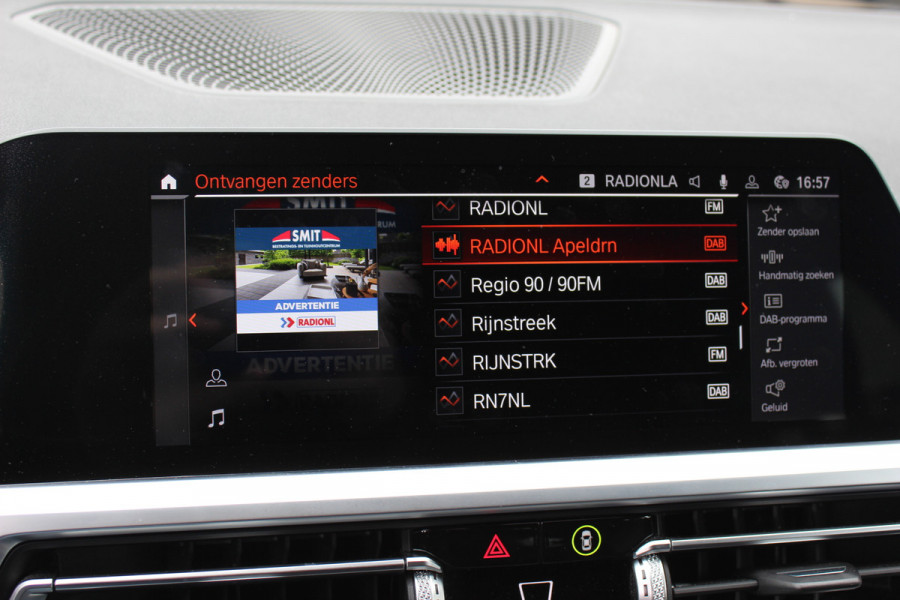 BMW 3 Serie Touring 330i High Exe. M Sport / M340 uitgevoerd / Leder&Alcantara / CarPlay / 19'' / Parkeerhulp V+A / Stoelverwarming / Sportstoelen / DAB / Cruise Control