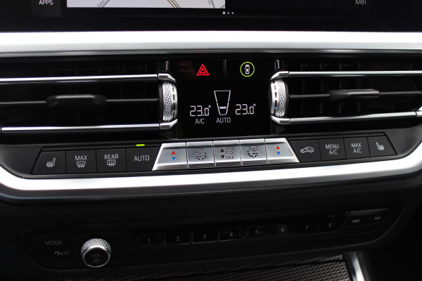 BMW 3 Serie Touring 330i High Exe. M Sport / M340 uitgevoerd / Leder&Alcantara / CarPlay / 19'' / Parkeerhulp V+A / Stoelverwarming / Sportstoelen / DAB / Cruise Control