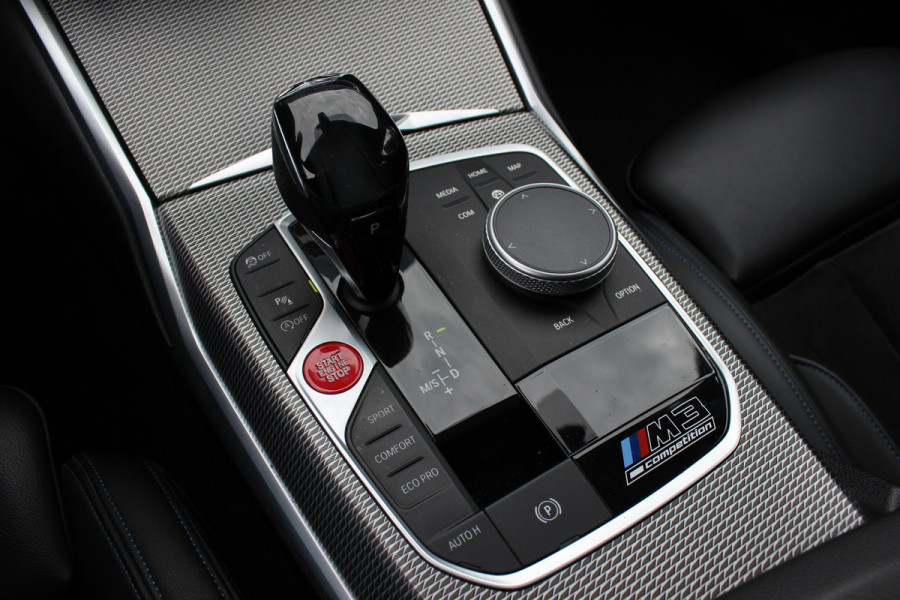 BMW 3 Serie Touring 330i High Exe. M Sport / M340 uitgevoerd / Leder&Alcantara / CarPlay / 19'' / Parkeerhulp V+A / Stoelverwarming / Sportstoelen / DAB / Cruise Control
