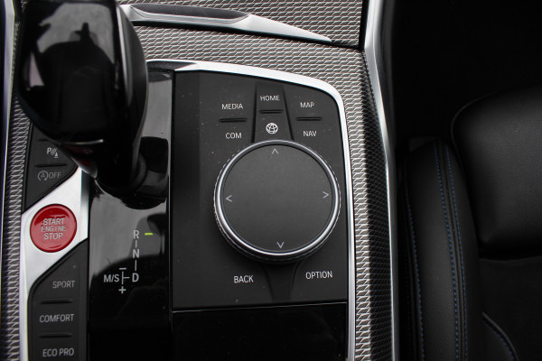 BMW 3 Serie Touring 330i High Exe. M Sport / M340 uitgevoerd / Leder&Alcantara / CarPlay / 19'' / Parkeerhulp V+A / Stoelverwarming / Sportstoelen / DAB / Cruise Control