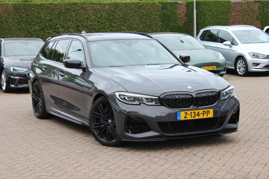 BMW 3 Serie Touring 330i High Exe. M Sport / M340 uitgevoerd / Leder&Alcantara / CarPlay / 19'' / Parkeerhulp V+A / Stoelverwarming / Sportstoelen / DAB / Cruise Control
