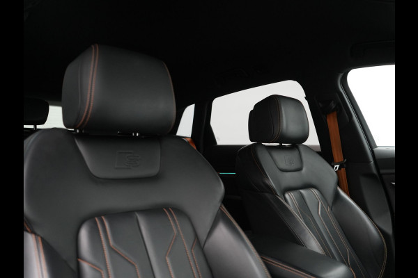 Audi e-tron 50 Quattro Black Edition 313pk Dealer O.H. | Luchtvering | Trekhaak | Camera | Head Up | Lederen Sportstoelen Memory & Verwarmd | Bang & Olufsen | Cruise Control | Keyless | Sfeerverlichting | Apple Carplay | Navigatie | DAB | 21''L.M |