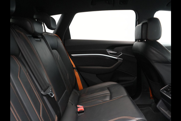 Audi e-tron 50 Quattro Black Edition 313pk Dealer O.H. | Luchtvering | Trekhaak | Camera | Head Up | Lederen Sportstoelen Memory & Verwarmd | Bang & Olufsen | Cruise Control | Keyless | Sfeerverlichting | Apple Carplay | Navigatie | DAB | 21''L.M |