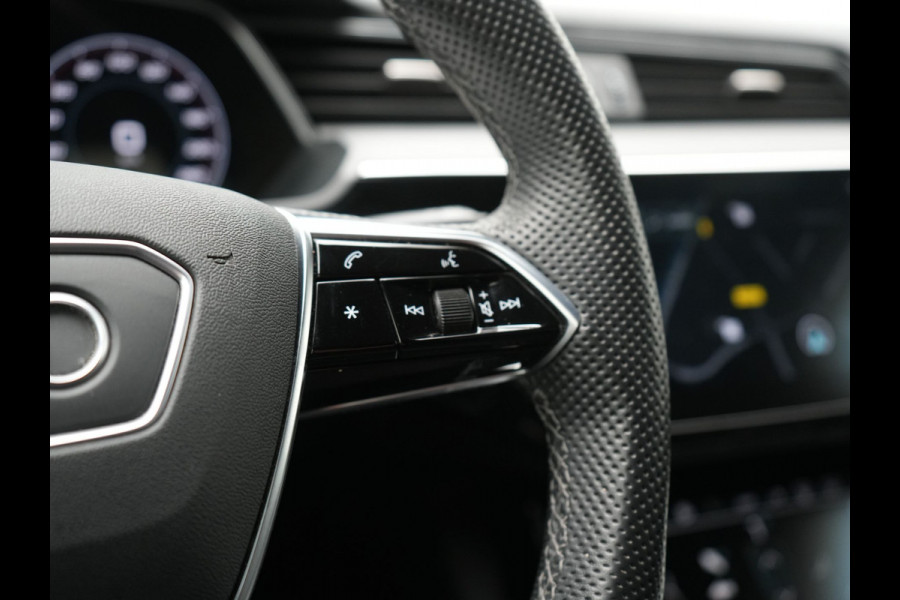 Audi e-tron 50 Quattro Black Edition 313pk Dealer O.H. | Luchtvering | Trekhaak | Camera | Head Up | Lederen Sportstoelen Memory & Verwarmd | Bang & Olufsen | Cruise Control | Keyless | Sfeerverlichting | Apple Carplay | Navigatie | DAB | 21''L.M |