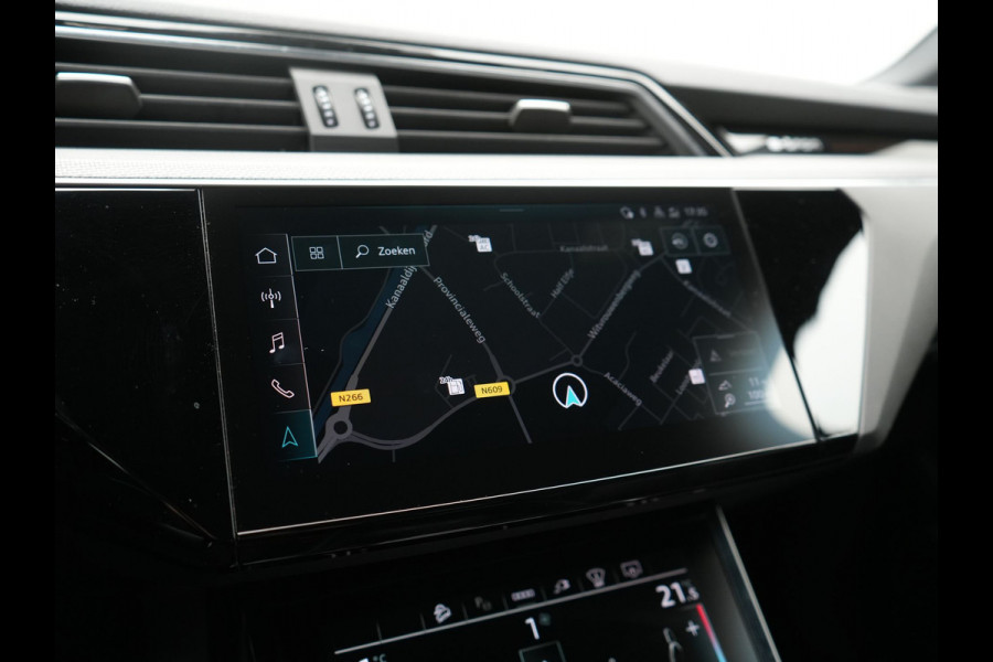 Audi e-tron 50 Quattro Black Edition 313pk Dealer O.H. | Luchtvering | Trekhaak | Camera | Head Up | Lederen Sportstoelen Memory & Verwarmd | Bang & Olufsen | Cruise Control | Keyless | Sfeerverlichting | Apple Carplay | Navigatie | DAB | 21''L.M |