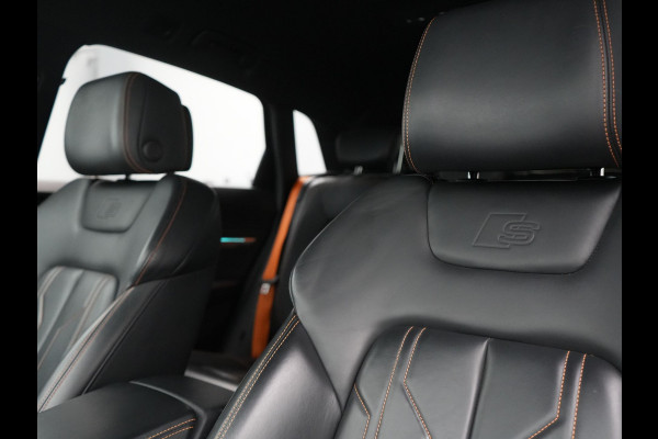 Audi e-tron 50 Quattro Black Edition 313pk Dealer O.H. | Luchtvering | Trekhaak | Camera | Head Up | Lederen Sportstoelen Memory & Verwarmd | Bang & Olufsen | Cruise Control | Keyless | Sfeerverlichting | Apple Carplay | Navigatie | DAB | 21''L.M |