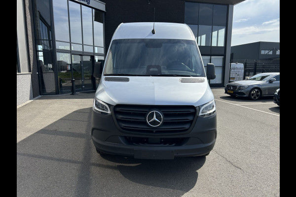 Mercedes-Benz eSprinter 320 L3 Select 81kWh / Snel laden 115kw / Trekhaak / Distronic / MBUX / Smartphone-intergratie / 270 Graden achterdeuren