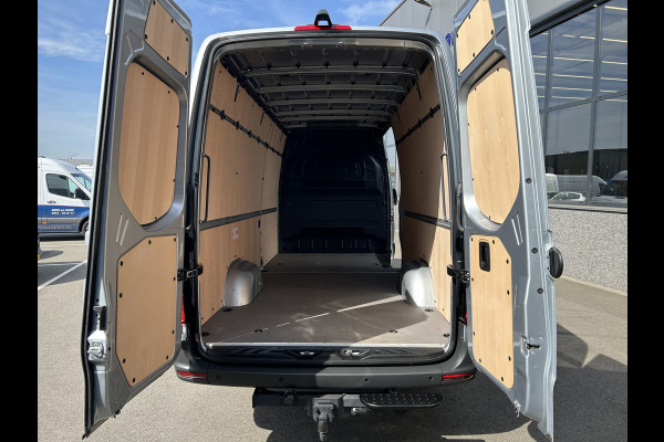 Mercedes-Benz eSprinter 320 L3 Select 81kWh / Snel laden 115kw / Trekhaak / Distronic / MBUX / Smartphone-intergratie / 270 Graden achterdeuren