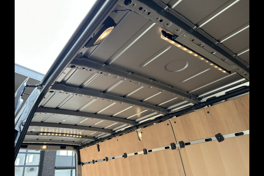 Mercedes-Benz eSprinter 320 L3 Select 81kWh / Snel laden 115kw / Trekhaak / Distronic / MBUX / Smartphone-intergratie / 270 Graden achterdeuren
