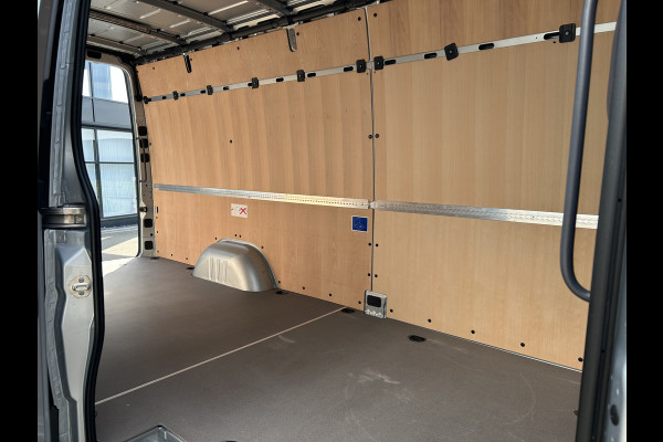 Mercedes-Benz eSprinter 320 L3 Select 81kWh / Snel laden 115kw / Trekhaak / Distronic / MBUX / Smartphone-intergratie / 270 Graden achterdeuren
