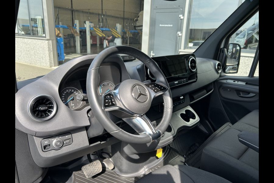 Mercedes-Benz eSprinter 320 L3 Select 81kWh / Snel laden 115kw / Trekhaak / Distronic / MBUX / Smartphone-intergratie / 270 Graden achterdeuren