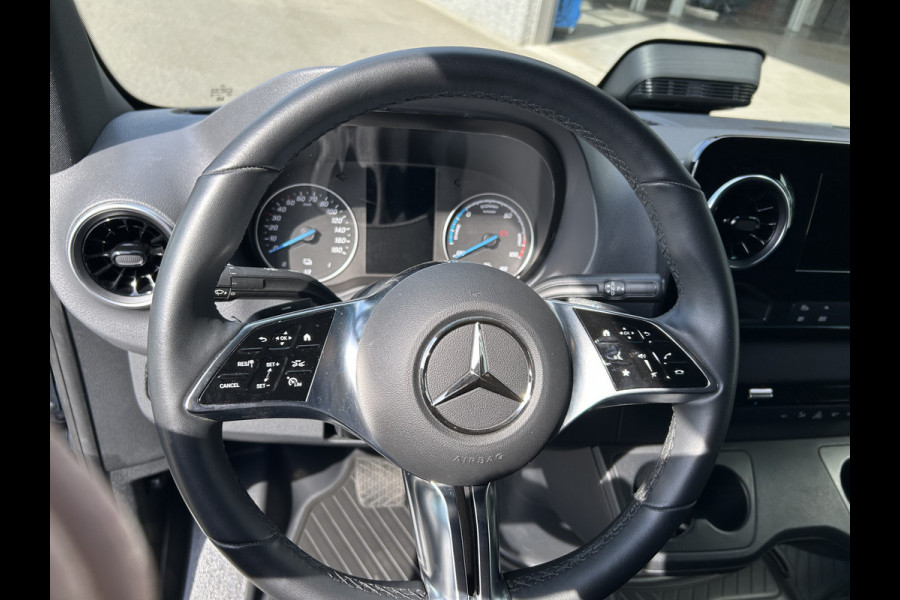 Mercedes-Benz eSprinter 320 L3 Select 81kWh / Snel laden 115kw / Trekhaak / Distronic / MBUX / Smartphone-intergratie / 270 Graden achterdeuren