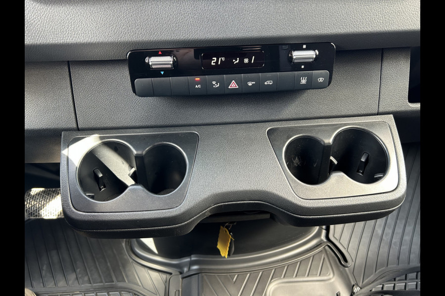 Mercedes-Benz eSprinter 320 L3 Select 81kWh / Snel laden 115kw / Trekhaak / Distronic / MBUX / Smartphone-intergratie / 270 Graden achterdeuren