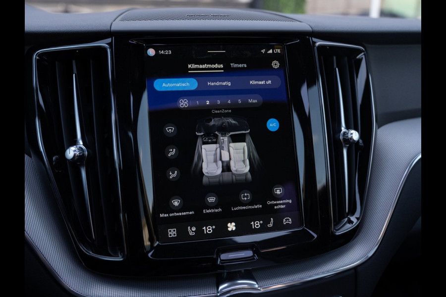 Volvo XC60 2.0 T6 Plug-in hybrid AWD Ultimate Dark | Pano | H/K Sound | Surround View | Trekhaak