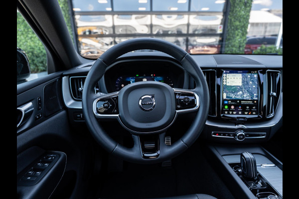 Volvo XC60 2.0 T6 Plug-in hybrid AWD Ultimate Dark | Pano | H/K Sound | Surround View | Trekhaak