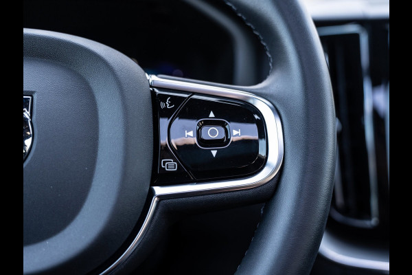 Volvo XC60 2.0 T6 Plug-in hybrid AWD Ultimate Dark | Pano | H/K Sound | Surround View | Trekhaak