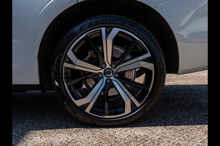 Volvo XC60 2.0 T6 Plug-in hybrid AWD Ultimate Dark | Pano | H/K Sound | Surround View | Trekhaak