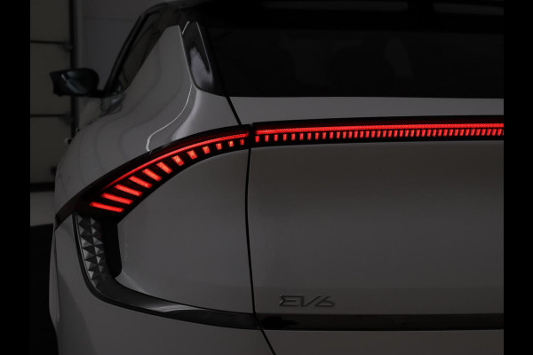 Kia Ev6 GT-Line 77.4 kWh | Panoramadak | Adaptive cruise | Matrix LED | Meridian Surround | Trekhaak | Head-Up | Leder/Alcantara | 360 Camera | Carplay | Keyless