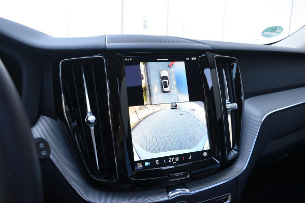 Volvo XC60 T6 350PK Automaat Plug-in Hybrid AWD Plus Dark / Navigatie / 360 Camera / Adaptieve Cruise Control / Stuur & Stoelverwarming / Stoelverwarming achter / Elektr. Achterklep / Schuifdak / Trekhaak