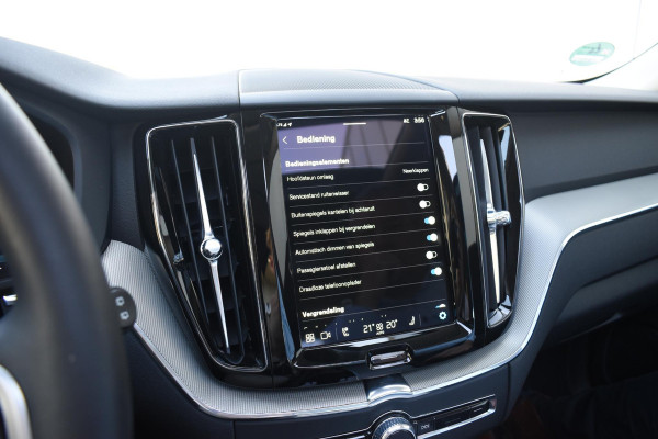 Volvo XC60 T6 350PK Automaat Plug-in Hybrid AWD Plus Dark / Navigatie / 360 Camera / Adaptieve Cruise Control / Stuur & Stoelverwarming / Stoelverwarming achter / Elektr. Achterklep / Schuifdak / Trekhaak