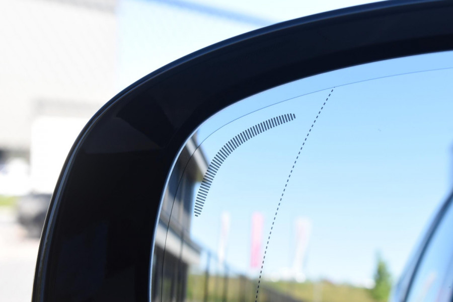 Volvo XC60 T6 350PK Automaat Plug-in Hybrid AWD Plus Dark / Navigatie / 360 Camera / Adaptieve Cruise Control / Stuur & Stoelverwarming / Stoelverwarming achter / Elektr. Achterklep / Schuifdak / Trekhaak