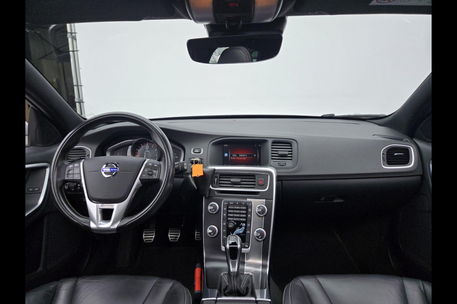 Volvo V60 2.0 T4 Business Sport R design NL-AUTO | PANODAK | LEDER | CAMERA | TREKHAAK