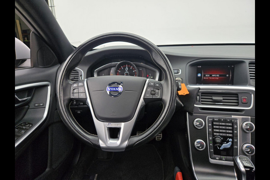 Volvo V60 2.0 T4 Business Sport R design NL-AUTO | PANODAK | LEDER | CAMERA | TREKHAAK