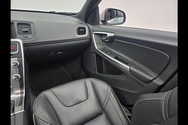 Volvo V60 2.0 T4 Business Sport R design NL-AUTO | PANODAK | LEDER | CAMERA | TREKHAAK