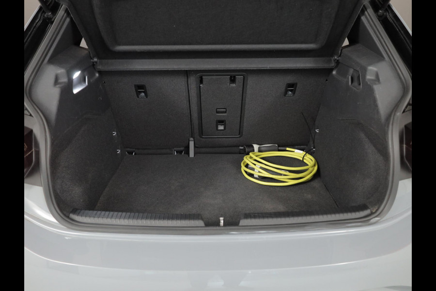 Volkswagen ID.3 First Plus 58 kWh 204PK 58KWH | Navigatie | Parkeercamera | 19" LM velgen "|